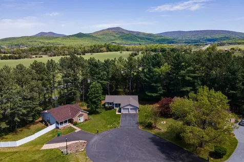7 Blue Ridge Court Luray VA 22835