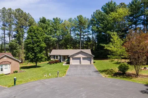 7 Blue Ridge Court Luray VA 22835