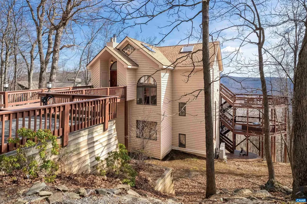 327 Crawfords Edge Roseland VA 22967