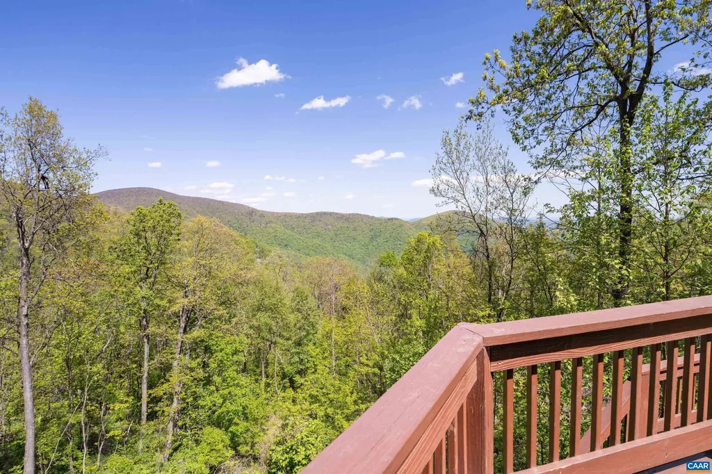 327 Crawfords Edge Roseland VA 22967