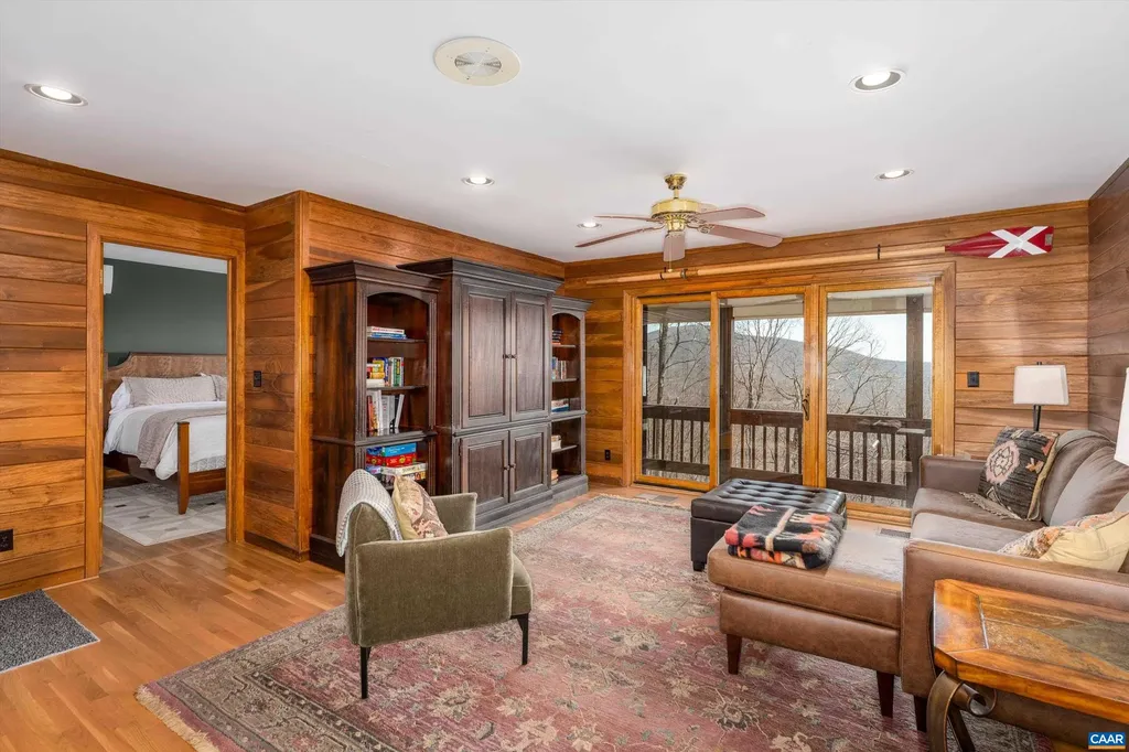 327 Crawfords Edge Roseland VA 22967