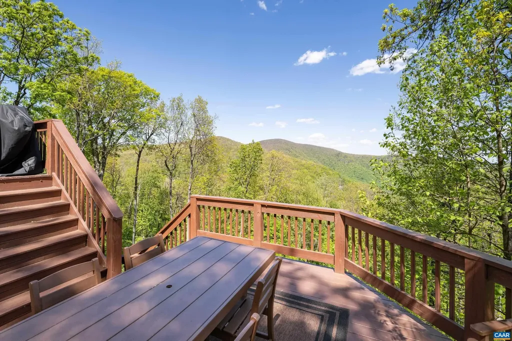 327 Crawfords Edge Roseland VA 22967