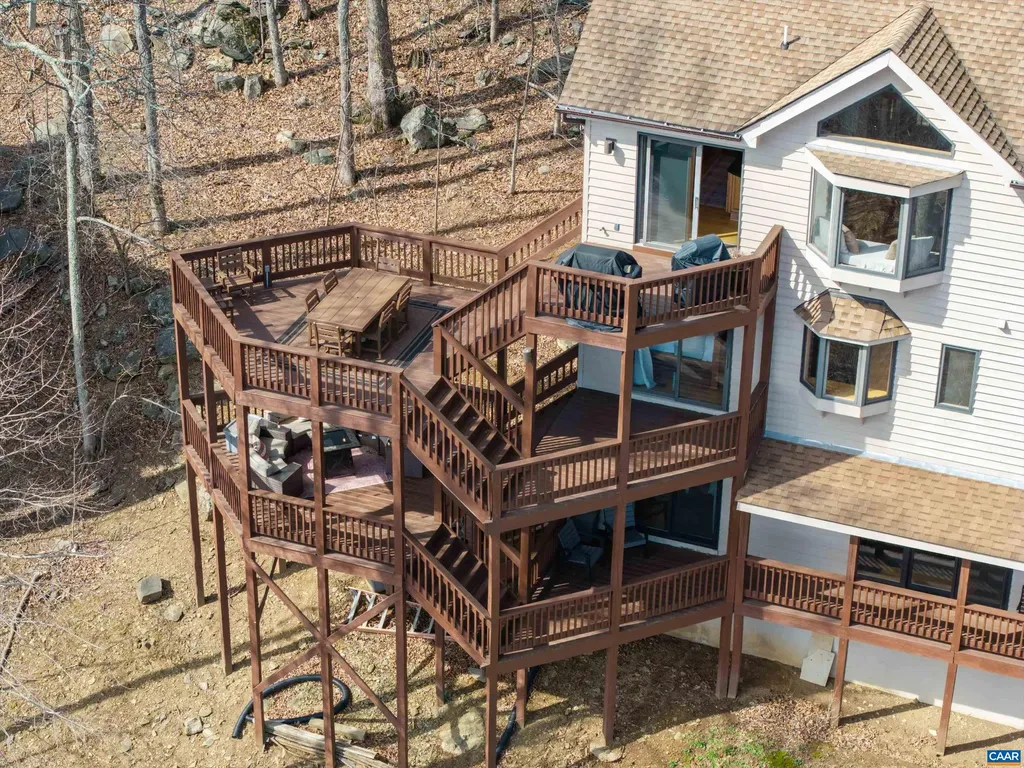 327 Crawfords Edge Roseland VA 22967