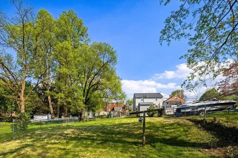 428 Poplar Avenue S Waynesboro VA 22980