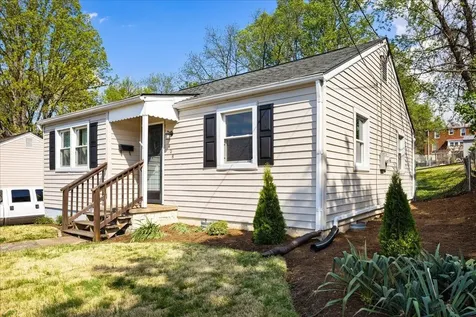 428 Poplar Avenue S Waynesboro VA 22980