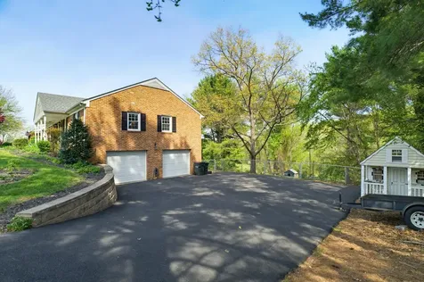 505 Victoria Drive Staunton VA 24401
