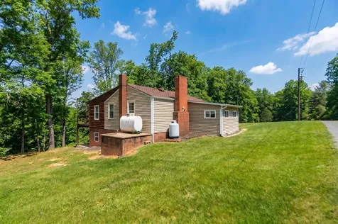 9 Hoagie Lane Swoope VA 24479