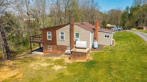 9 Hoagie Lane Swoope VA 24479