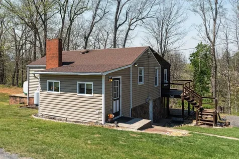 9 Hoagie Lane Swoope VA 24479