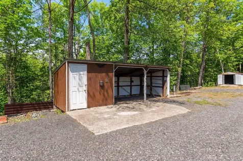 9 Hoagie Lane Swoope VA 24479