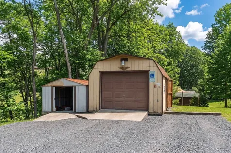 9 Hoagie Lane Swoope VA 24479