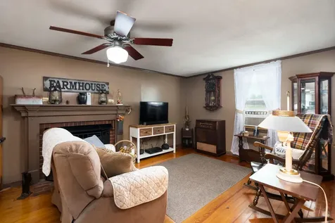 9 Hoagie Lane Swoope VA 24479