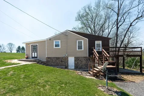 9 Hoagie Lane Swoope VA 24479