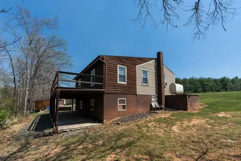 9 Hoagie Lane Swoope VA 24479