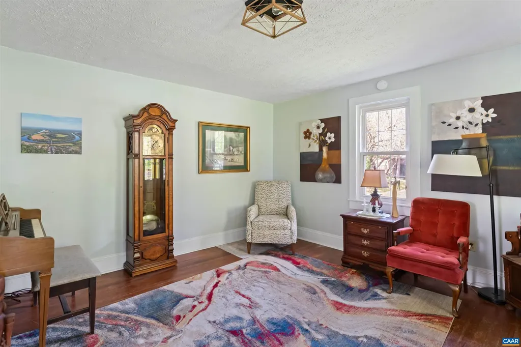 418 James River Road Scottsville VA 24590