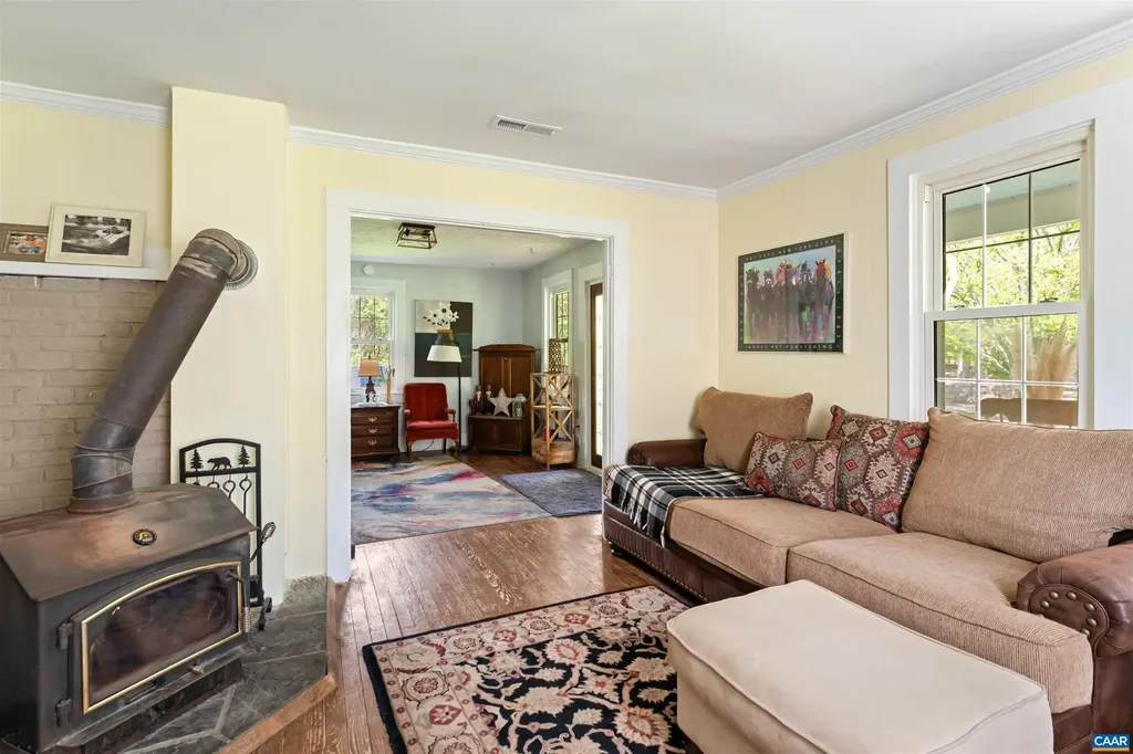 418 James River Road Scottsville VA 24590