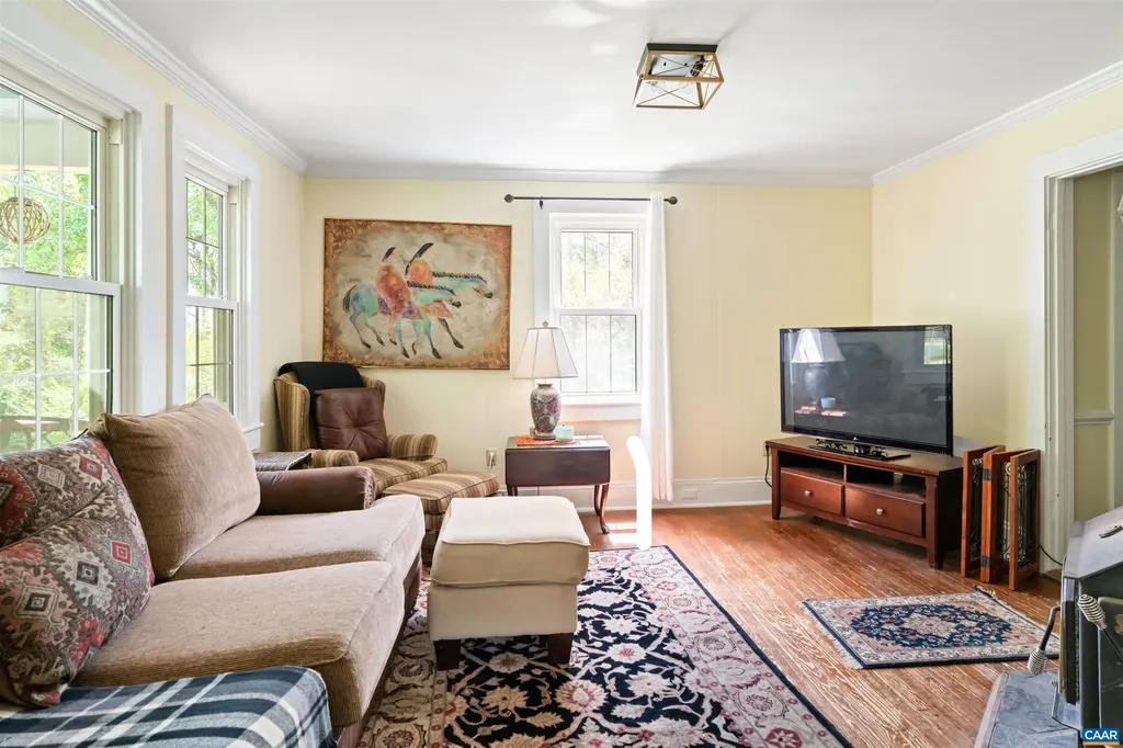 418 James River Road Scottsville VA 24590