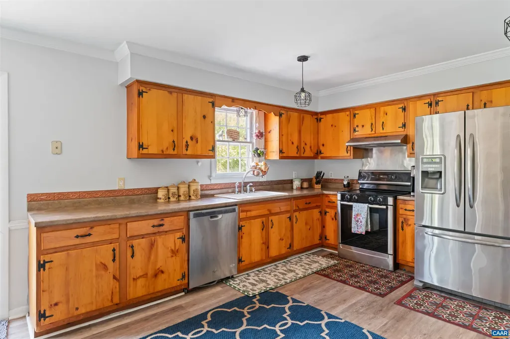 418 James River Road Scottsville VA 24590