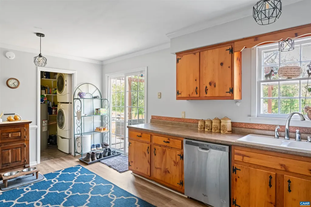418 James River Road Scottsville VA 24590