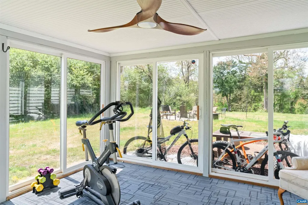 418 James River Road Scottsville VA 24590