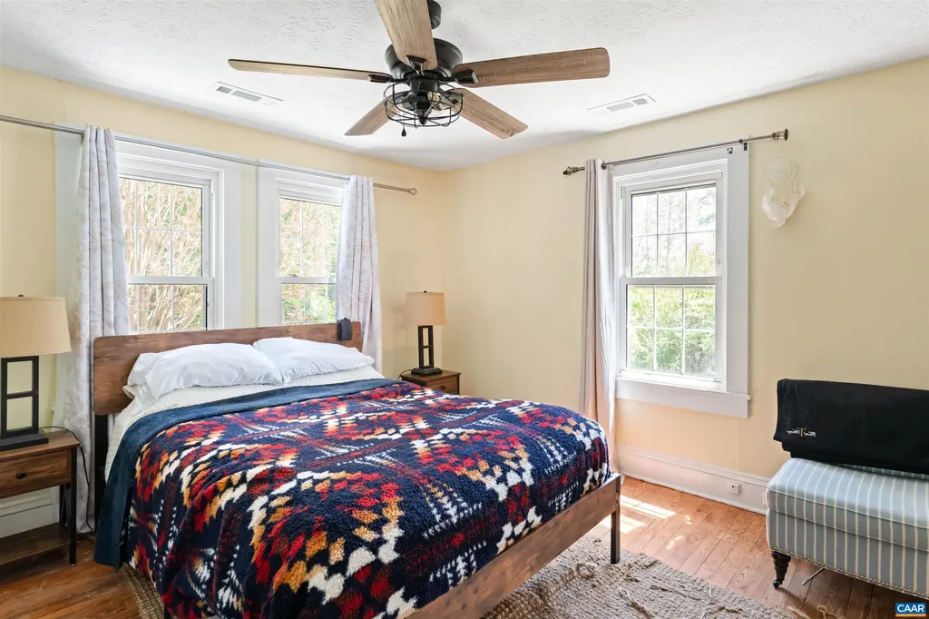 418 James River Road Scottsville VA 24590