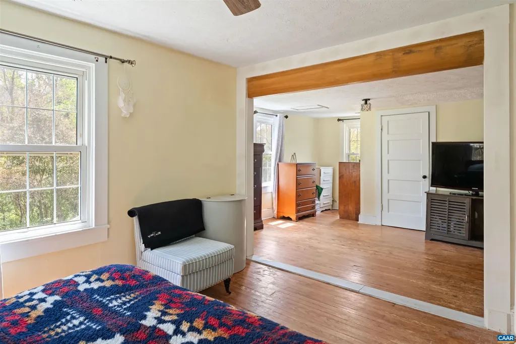 418 James River Road Scottsville VA 24590