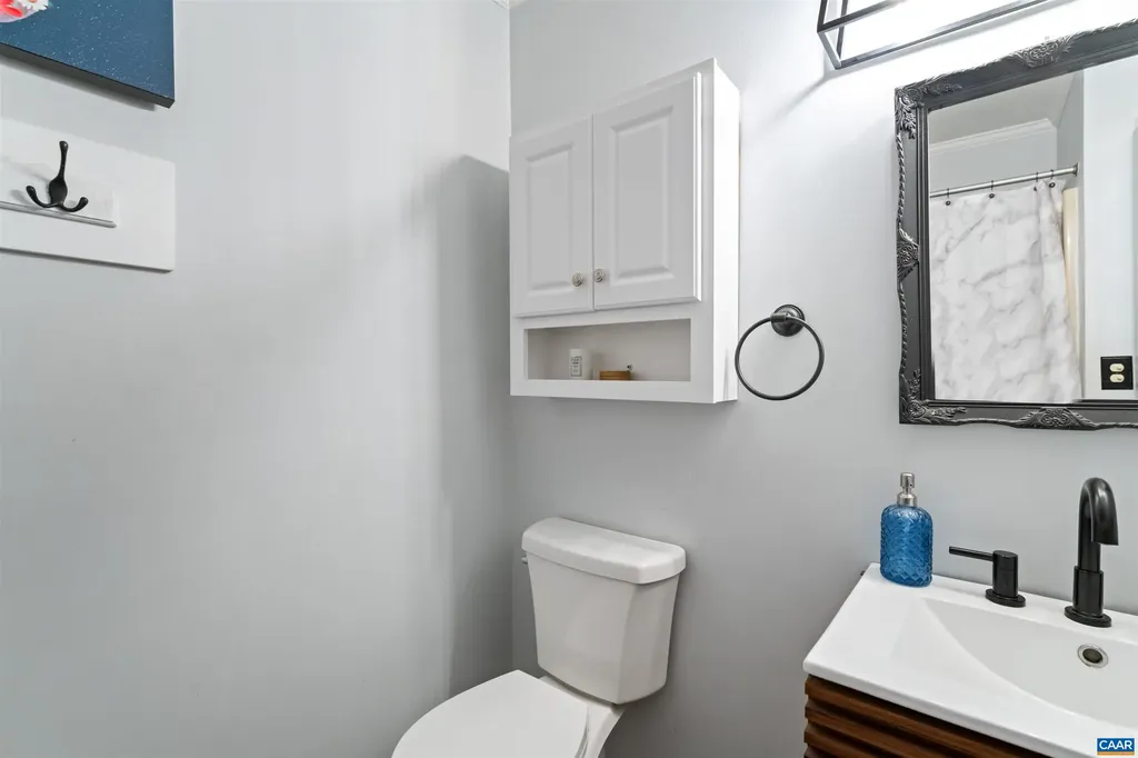 418 James River Road Scottsville VA 24590