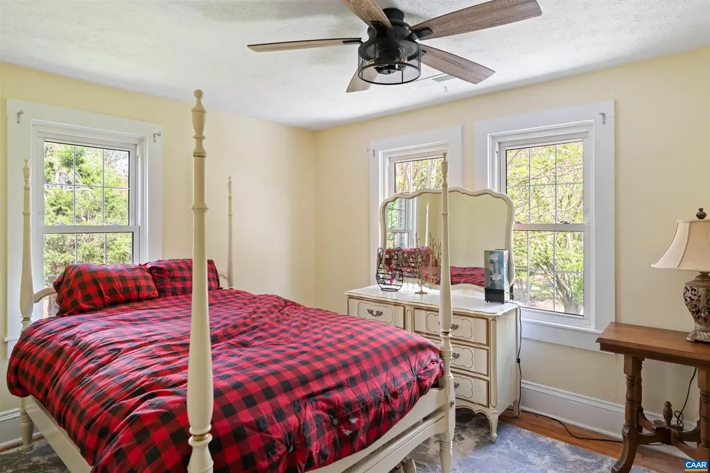 418 James River Road Scottsville VA 24590