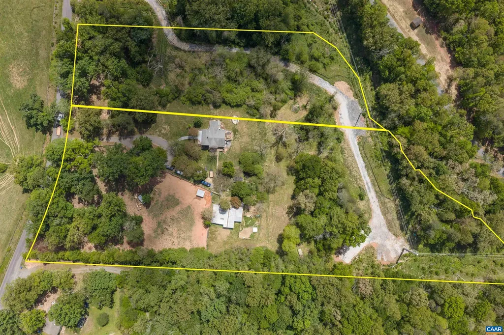 418 James River Road Scottsville VA 24590
