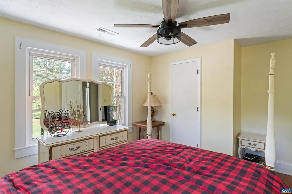 418 James River Road Scottsville VA 24590