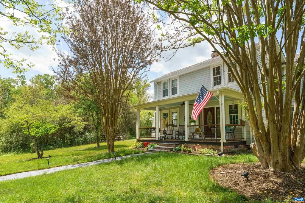 418 James River Road Scottsville VA 24590