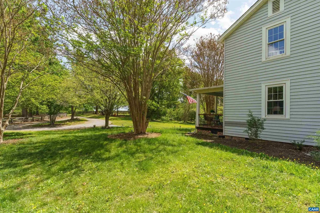 418 James River Road Scottsville VA 24590