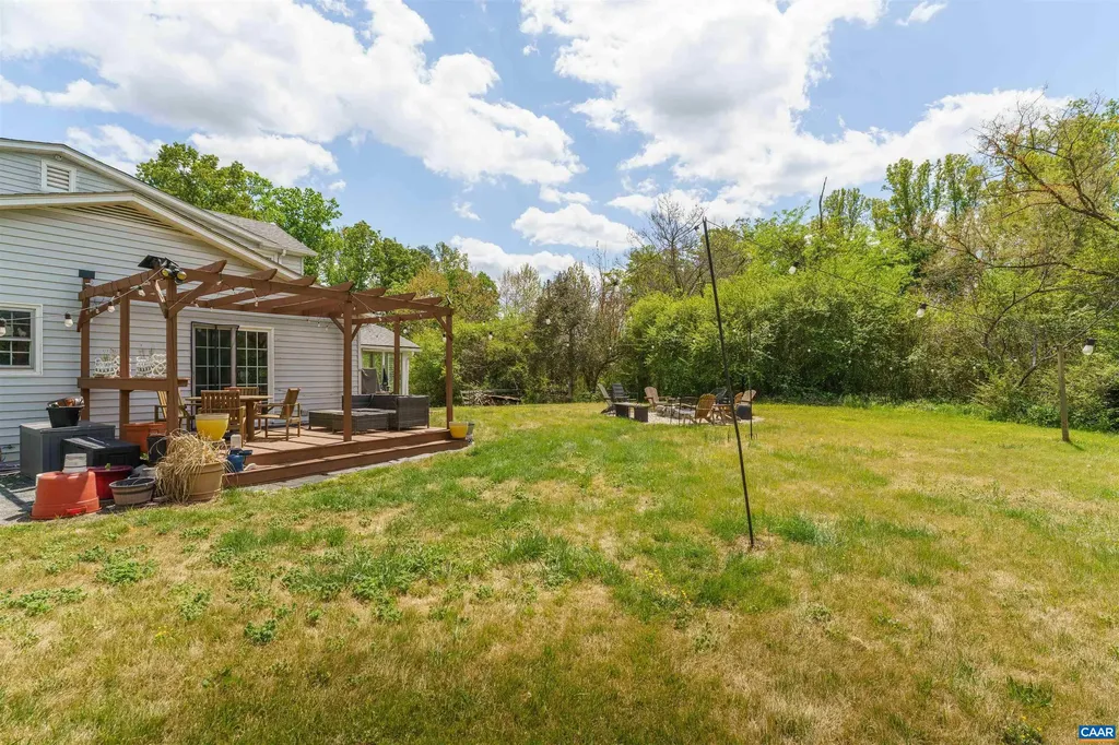 418 James River Road Scottsville VA 24590