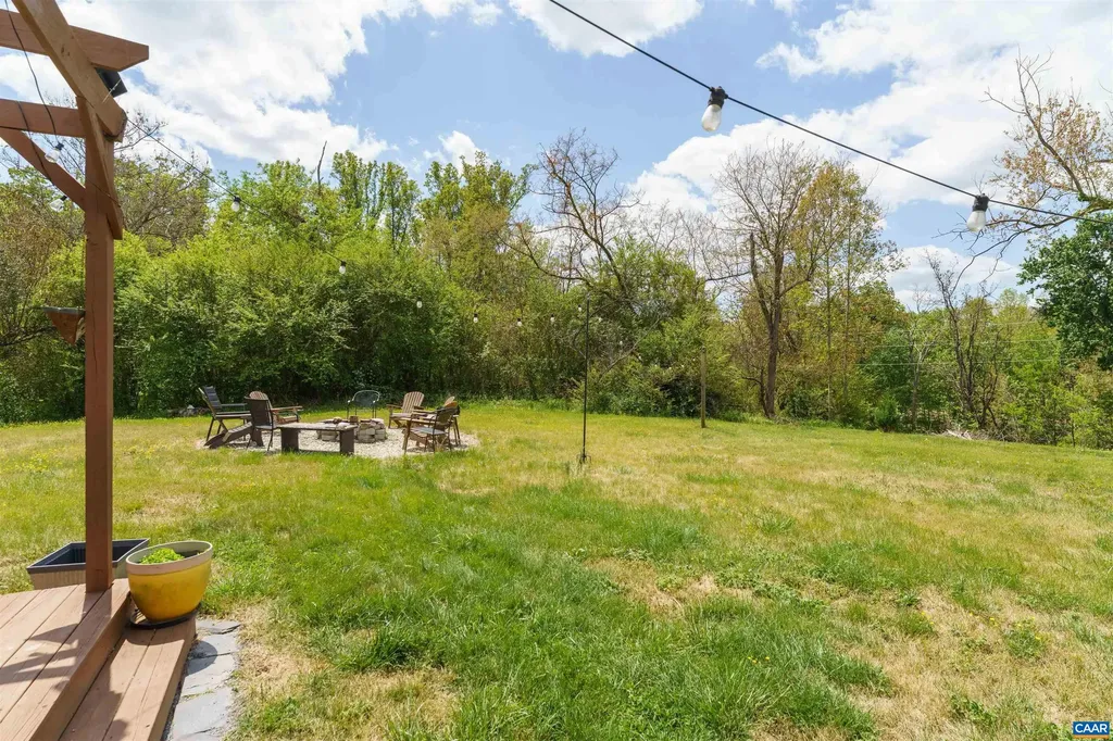 418 James River Road Scottsville VA 24590