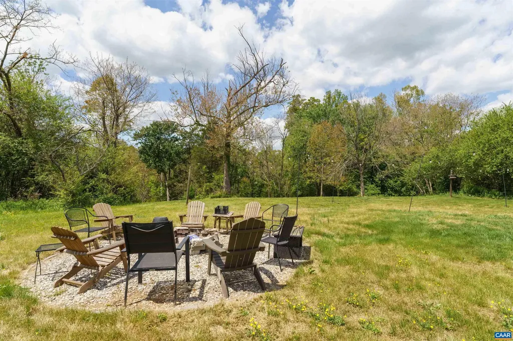 418 James River Road Scottsville VA 24590