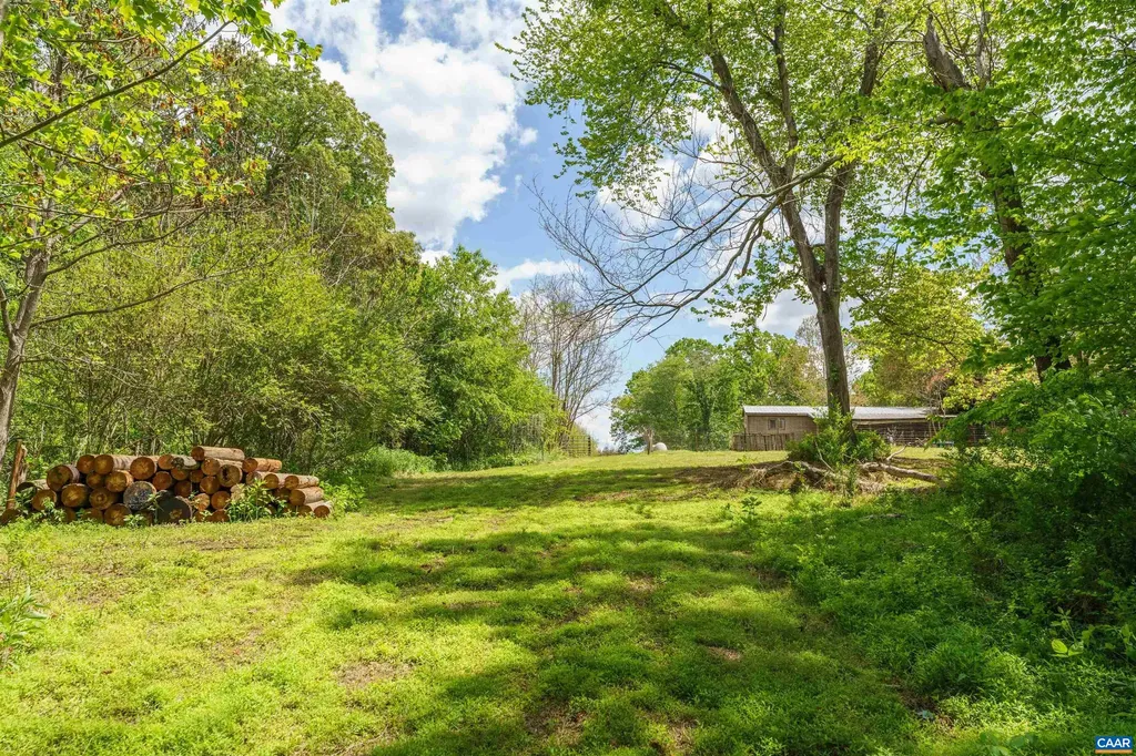 418 James River Road Scottsville VA 24590