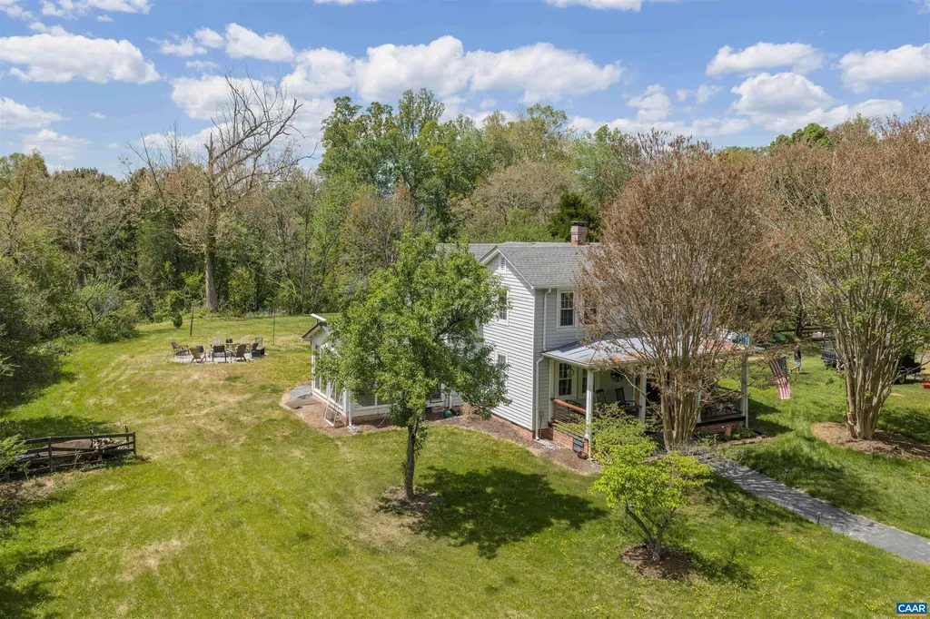 418 James River Road Scottsville VA 24590