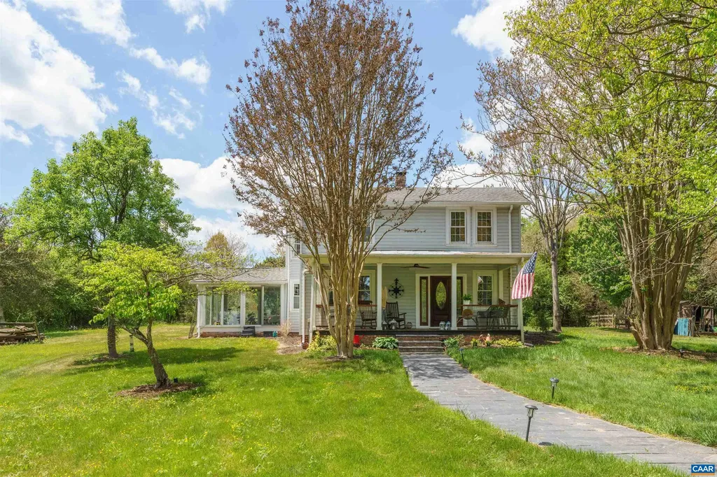 418 James River Road Scottsville VA 24590