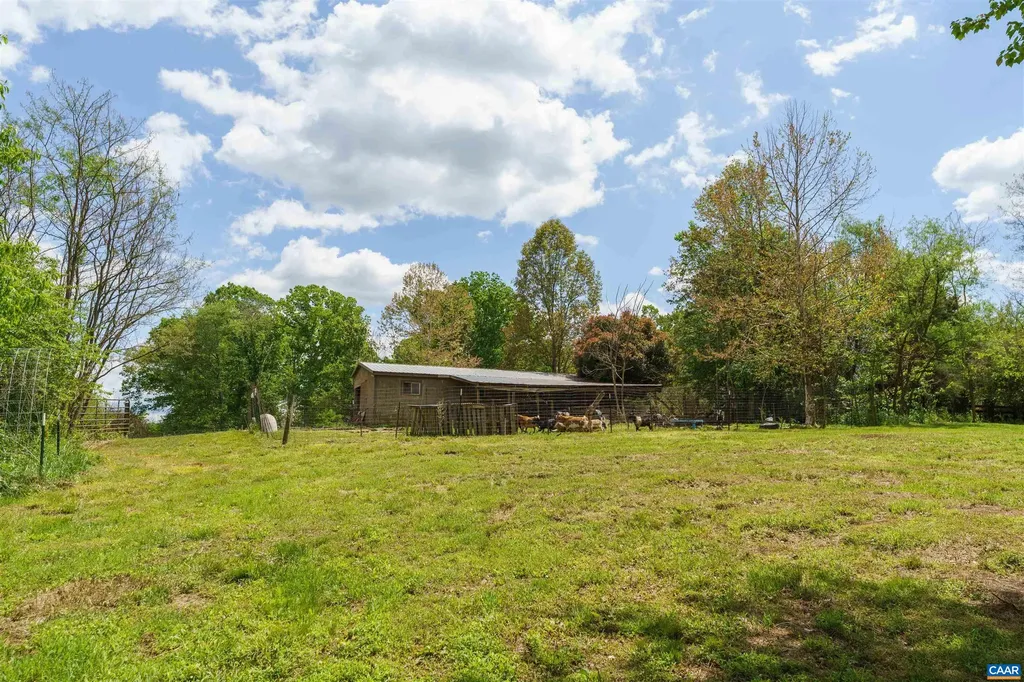 418 James River Road Scottsville VA 24590