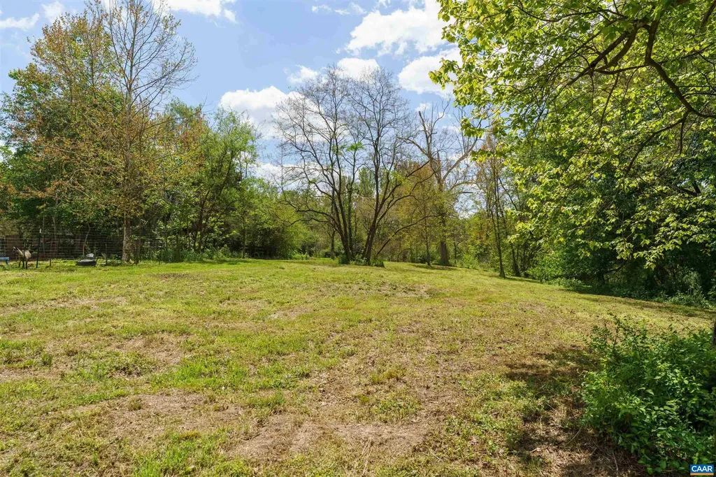 418 James River Road Scottsville VA 24590