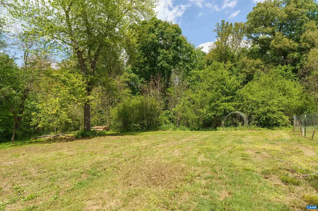 418 James River Road Scottsville VA 24590