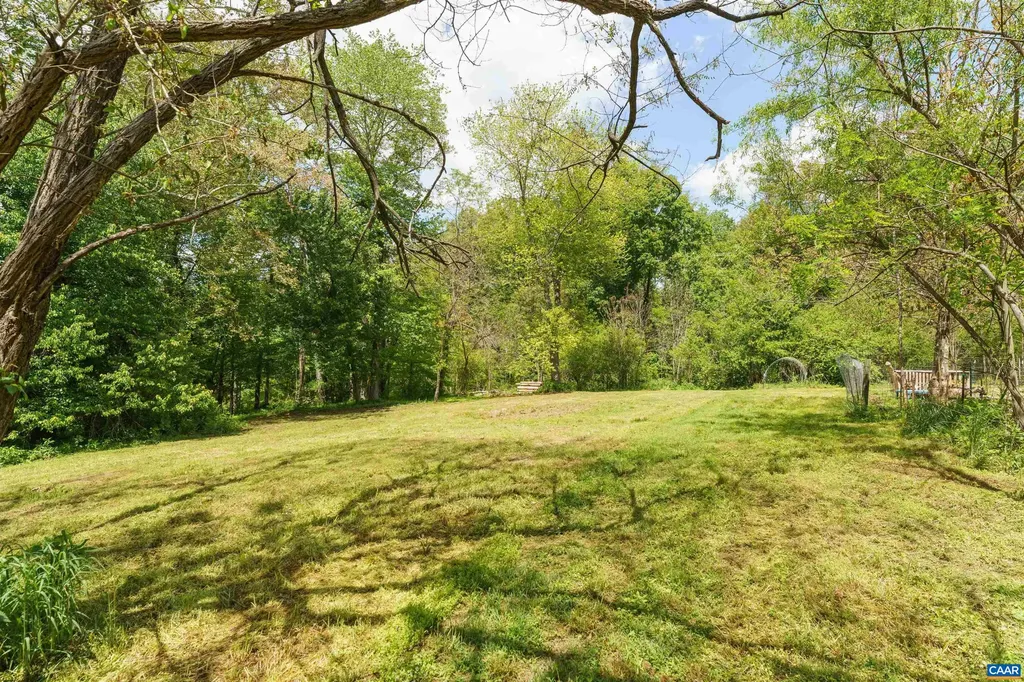 418 James River Road Scottsville VA 24590
