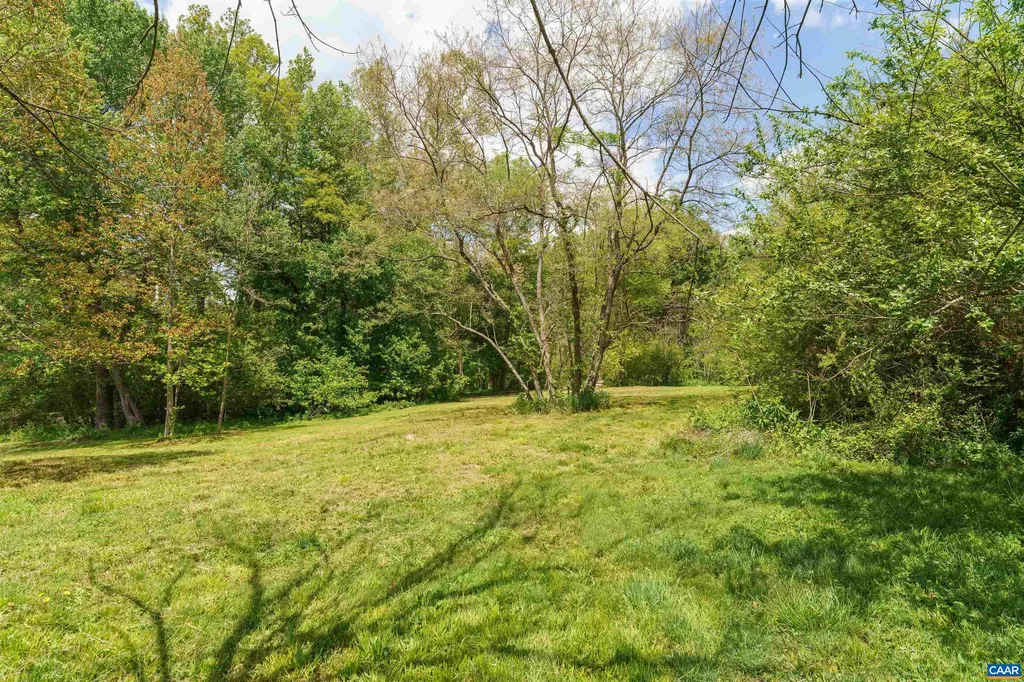 418 James River Road Scottsville VA 24590