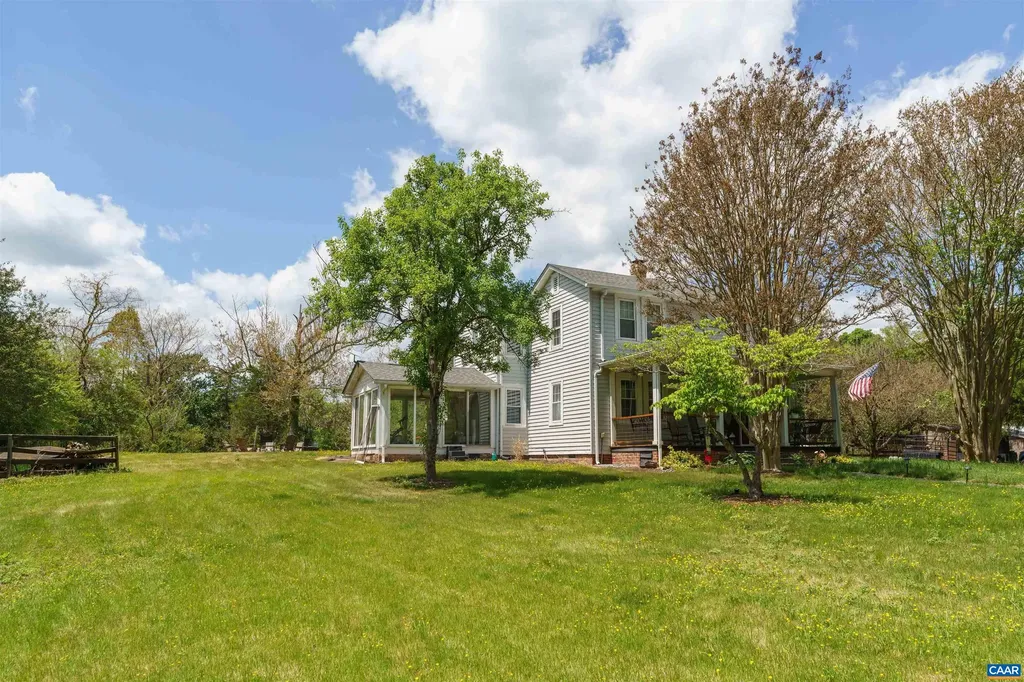 418 James River Road Scottsville VA 24590