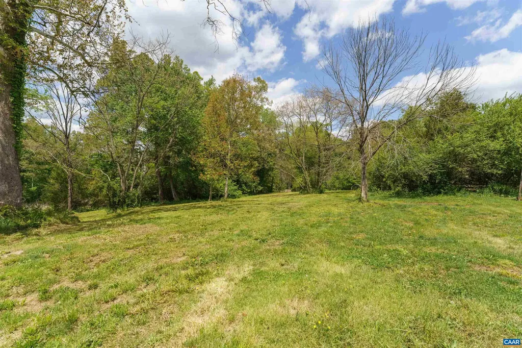 418 James River Road Scottsville VA 24590