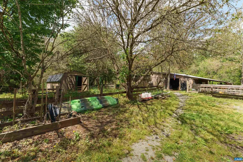 418 James River Road Scottsville VA 24590