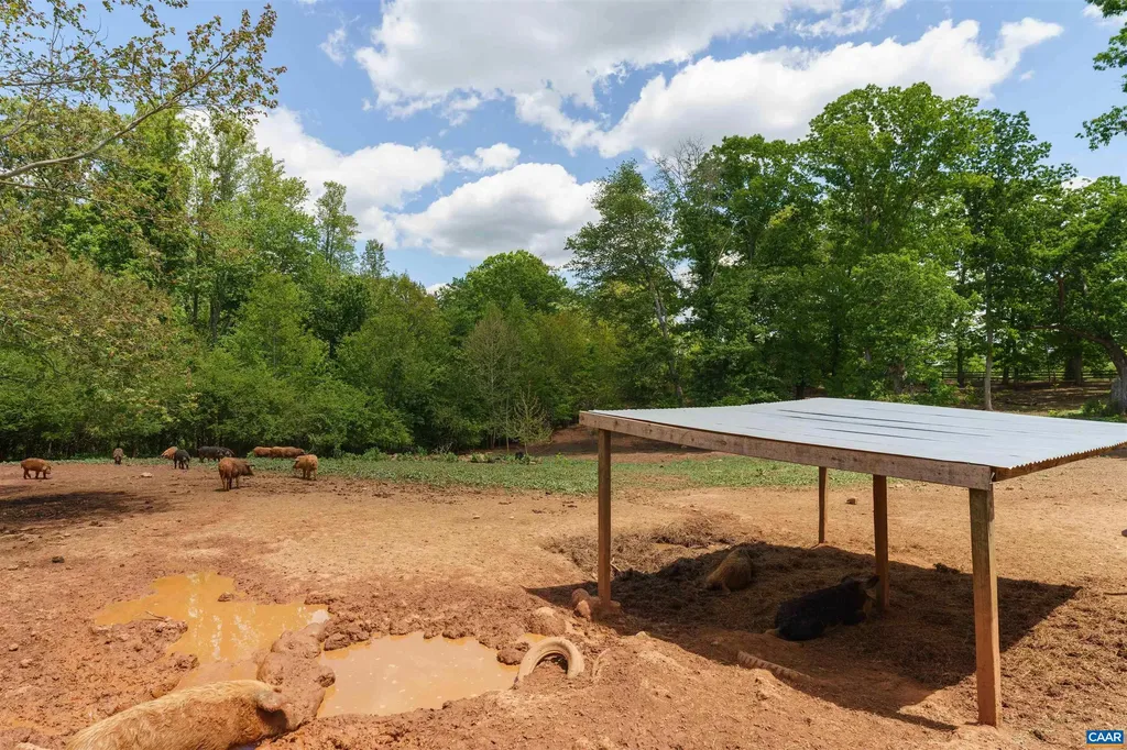 418 James River Road Scottsville VA 24590