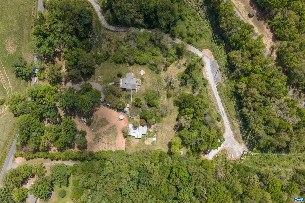 418 James River Road Scottsville VA 24590