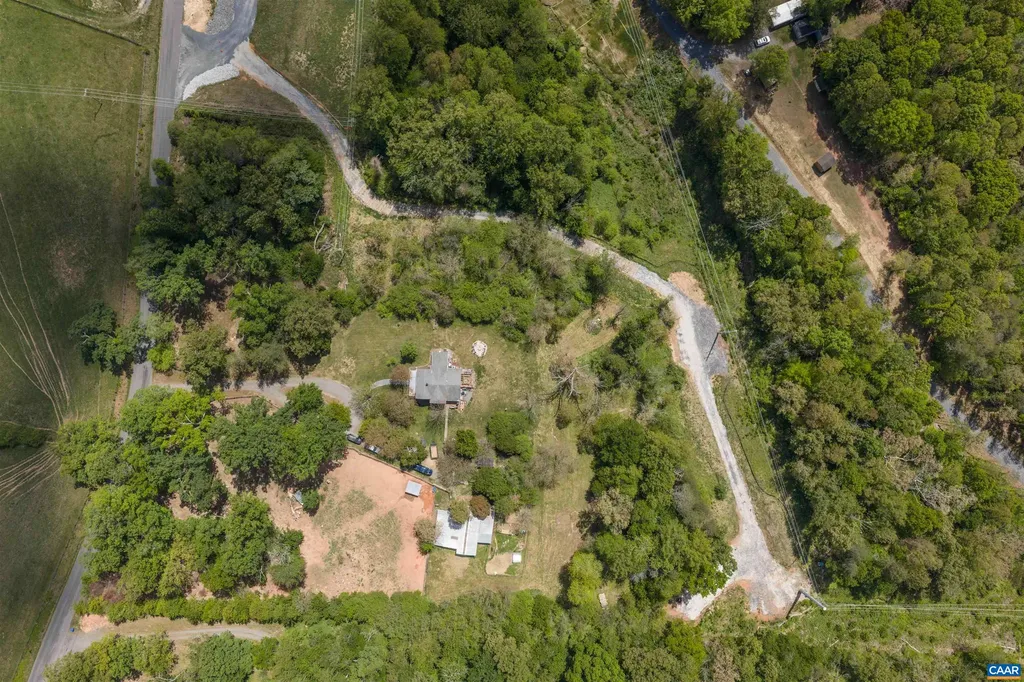 418 James River Road Scottsville VA 24590