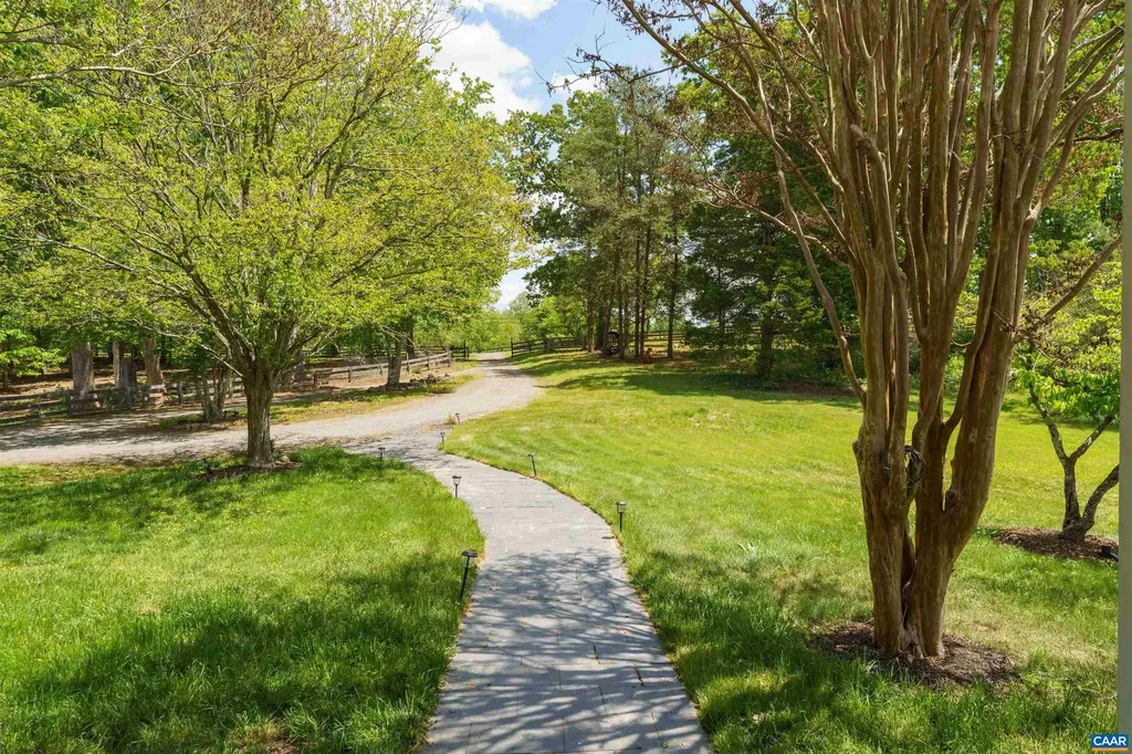 418 James River Road Scottsville VA 24590